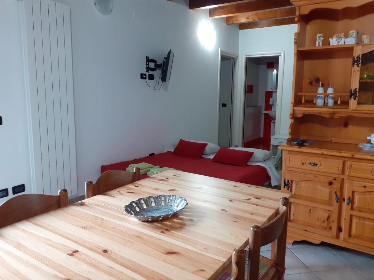 Agriturismo Cascina Lert มาโรเน ภายนอก รูปภาพ