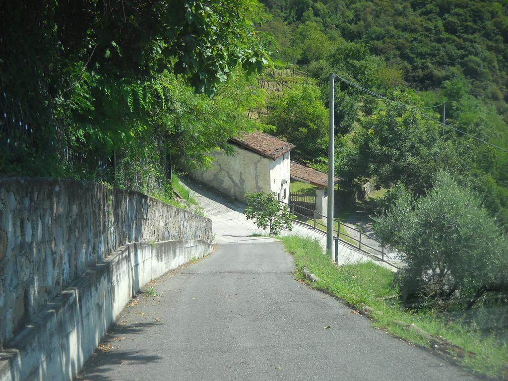 Agriturismo Cascina Lert มาโรเน ภายนอก รูปภาพ