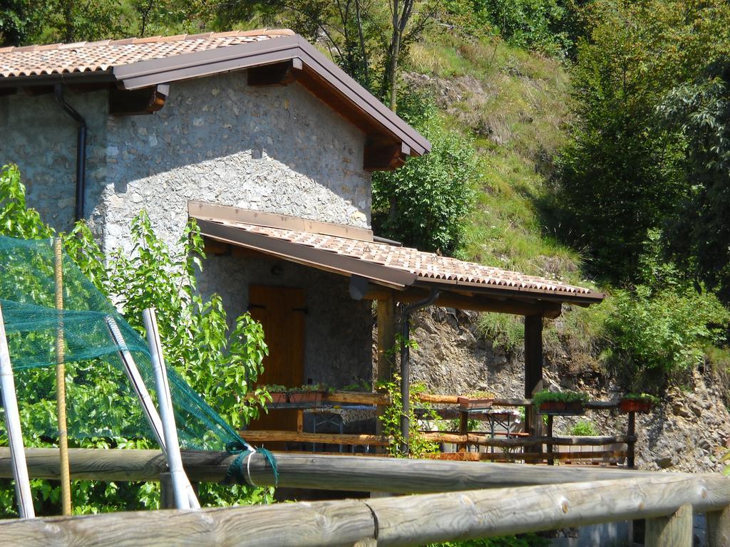 Agriturismo Cascina Lert มาโรเน ภายนอก รูปภาพ