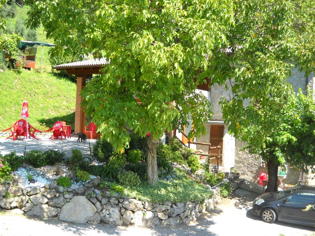 Agriturismo Cascina Lert มาโรเน ภายนอก รูปภาพ