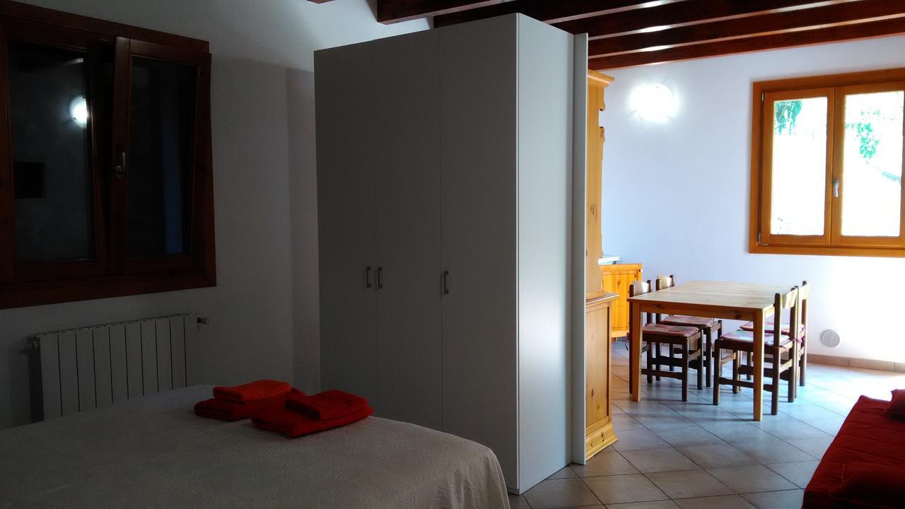 Agriturismo Cascina Lert มาโรเน ภายนอก รูปภาพ