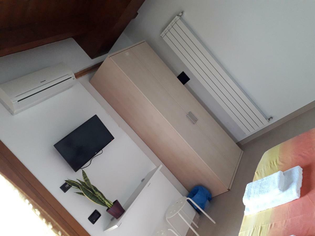 Agriturismo Cascina Lert มาโรเน ภายนอก รูปภาพ