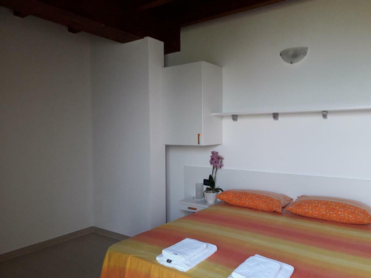 Agriturismo Cascina Lert มาโรเน ภายนอก รูปภาพ